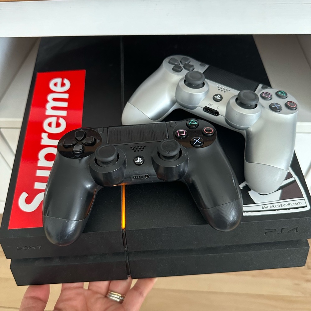 SOLD❗️PLAYSTATION 4 WITH 2 CONTROLLERS - Picture 1 of 3